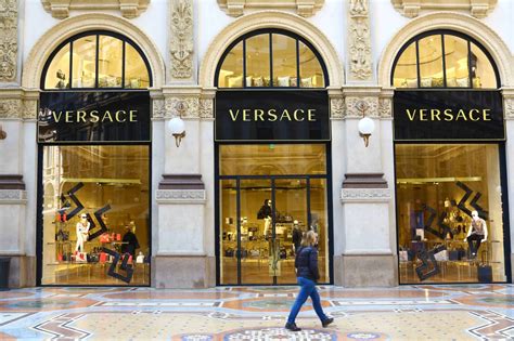 versus versace negozi milano|versace boutique milan.